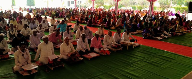 Devotees in washim collectively read Vijay Granth | ७४० भाविकांचे सामूहिक विजय ग्रंथ पारायण