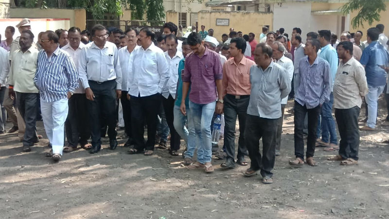 Suspected death case in Solapur; Five doctors team to prepare for postmortem cremation | सोलापूरातील संशयास्पद मृत्यू प्रकरण ; संयुक्ताच्या शवविच्छेदनासाठी पाच डॉक्टरांची टीम तयार