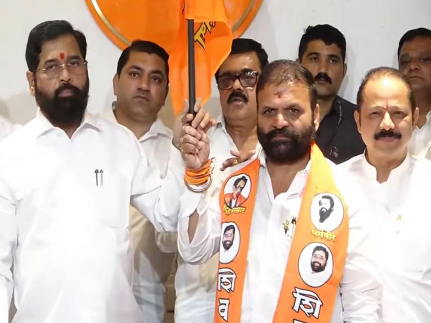 Nashik Lok Sabha Constituency - Uddhav Thackeray faction leader Vijay Karanjkar joins CM Eknath Shinde's Shiv Sena | उद्धव ठाकरेंना मोठा धक्का, नाशिकमध्ये खिंडार; एकनाथ शिंदेंच्या शिवसेनेची ताकद वाढली