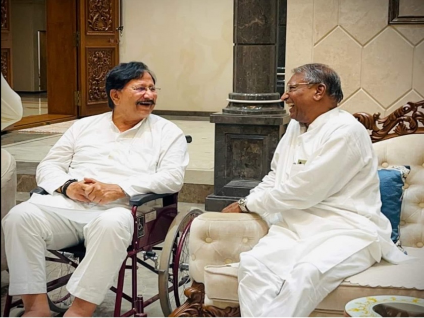 mohol Vijay Singh Mohite Patil met Rajan Patil for solapur lok sabha seat | सोलापुरात राम सातपुतेंची धाकधूक वाढणार?; विजयसिंह मोहिते पाटलांनी घेतली राजन पाटलांची भेट