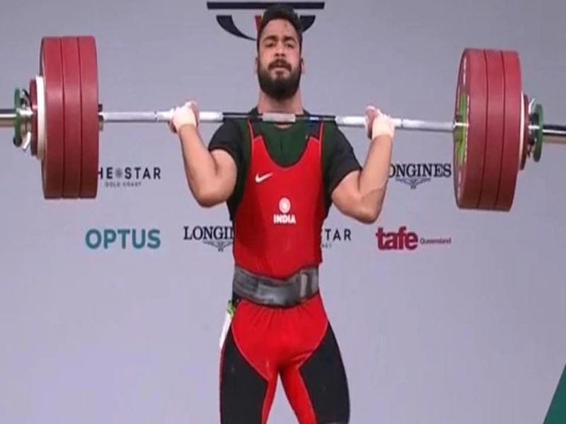 Commonwealth Games 2018 Vikas Thakur wins bronze in weightlifting | Commonwealth Games 2018 : वेटलिफ्टर्सची 'भार'दस्त कामगिरी; विकास ठाकूरला कांस्यपदक
