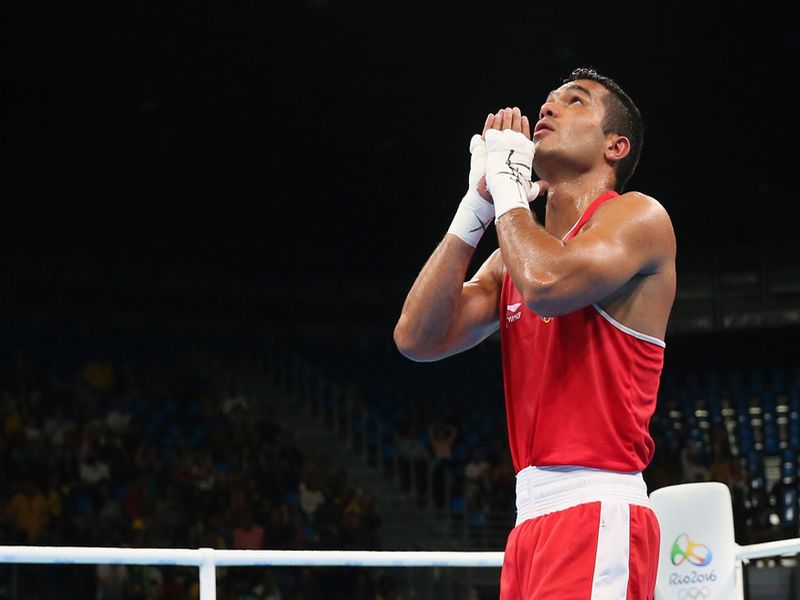 Asian Games 2018: Injured Vikas Krishan can't fight semis, to get boxing bronze | Asian Games 2018: दुसरे आशियाई सुवर्ण जिंकण्याचे स्वप्न विकासला अर्ध्यावर सोडावे लागले