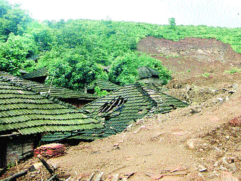 Shrigordhan Sarvardhana on the main road of Adgaon collapsed | श्रीवर्धन सर्वा आदगाव रस्त्यावर दरड कोसळली