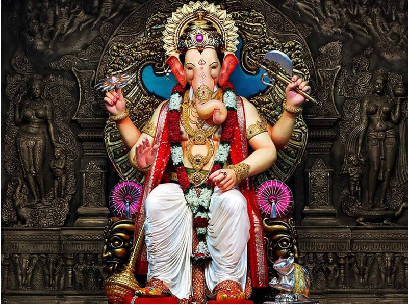 This is how to worship Ganarayya today at the moment of Vinayaki for earning money! | धनप्राप्तीसाठी आज विनायकीच्या मुहूर्तावर अशी करावी गणरायाची पूजा!