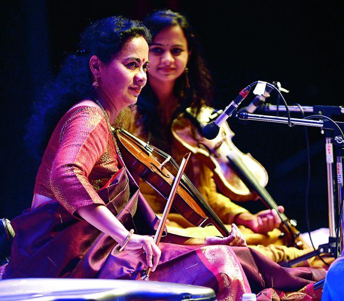 Kalidas Festival: The music of the violin 'Sangeeta' ringing in mind | कालीदास महोत्सव : अंतर्मनात गुंजले ‘संगीता’च्या व्हायोलिनचे सूर