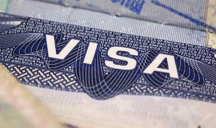 visa validity reduced by America for Pakistani citizens | अमेरिकेचा पाकिस्तानला झटका; केवळ 12 महिन्यांचाच व्हिसा मिळणार