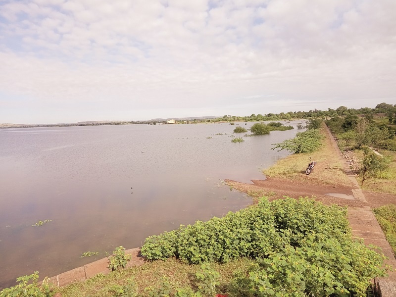 Visapur reservoir filled to the brink | विसापूर जलाशय काठोकाठ भरले 