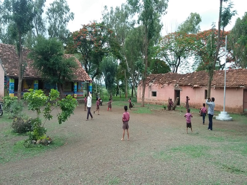 Vishapur Prison School Building Moderately: The villagers do change | विसापूर जेल शाळेची इमारत मोडकळीस : ग्रामस्थ करणार कायापालट
