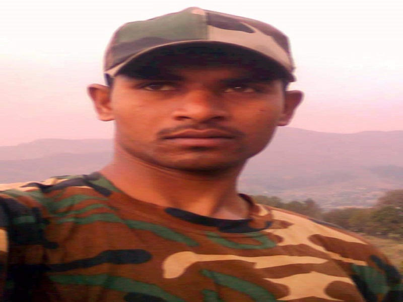 Kolekar's death by trust in army's death | सैन्यदलातील विश्वास कोळेकर यांचा दुर्देवी मृत्यू