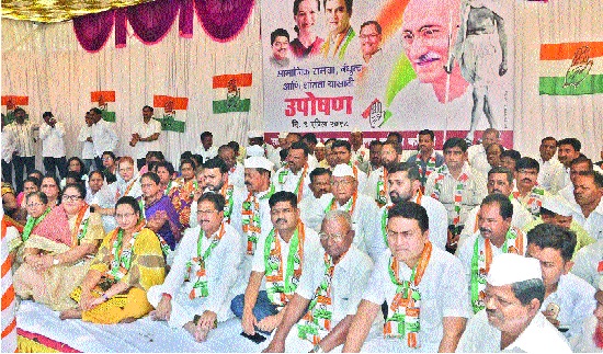 BJP's use of caste politics, Sanglii criticism of Vishwajit Kadam: Congress fasting | जातीपातीच्या राजकारणाचा भाजपकडून वापर , विश्वजित कदम यांची सांगलीत टीका : काँग्रेसचे उपोषण