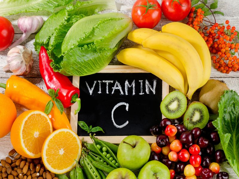 These signs show that your body has vitamin c deficiency, Know the vitamin c deficiency symptoms | शरीरात व्हिटॅमिन सी ची कमतरता असल्याचे ७ संकेत!