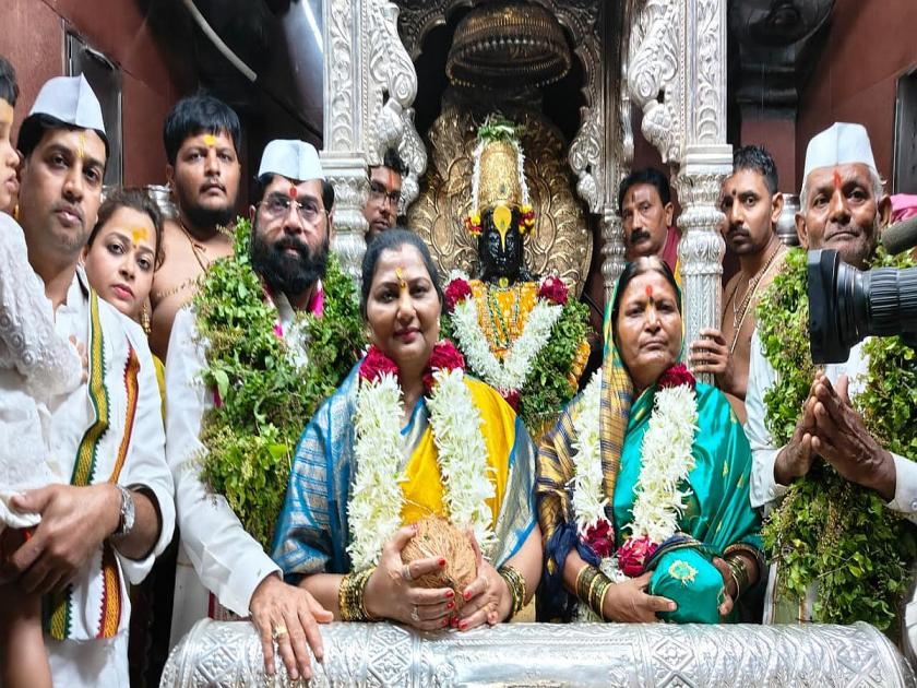 Ashadhi Ekadashi: Chief Minister Eknath Shinde completed the official Maha pooja of Shri Vithal in Pandharpur | पंढरपुरात विठू नामाचा गजर.. मुख्यमंत्री एकनाथ शिंदे यांच्या हस्ते संपन्न झाली आषाढीची शासकीय महापूजा 