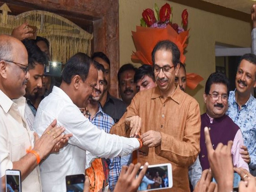 Congress corporator Vitthal Lokare in Shiv Sena | काँग्रेस नगरसेवक विठ्ठल लोकरे शिवसेनेत