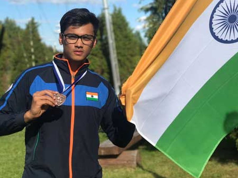 Young shooter Vivaan Kapoor won bronze, other Indian failures | युवा नेमबाज विवान कपूरने पटकावले कांस्य, अन्य भारतीय अपयशी