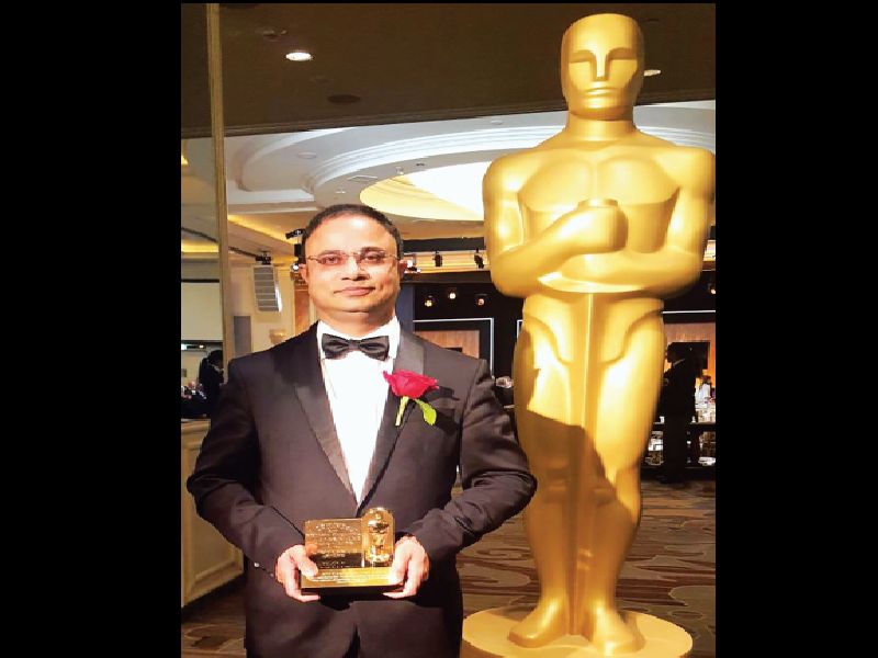  Marathi engineer won 'Oscars'! | मेहनत फळाला आली; दादासाहेब फाळकेंप्रमाणेच धडपडणाऱ्या मराठी अभियंत्याने पटकावला 'ऑस्कर'!