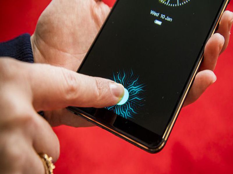 Fingerprint scanner on smartphone display | स्मार्टफोनच्या डिस्प्लेवरच फिंगरप्रिंट स्कॅनर