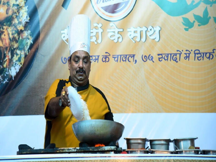 chef Vishnu Manohar world record by preparing 75 recipes from 75 varieties of rice | ७५ प्रकारच्या तांदळांच्या व्यंजनांचा दरवळ; विष्णू मनोहर यांचा नागपुरात अनोखा विश्वविक्रम