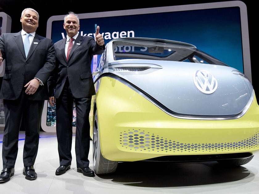 Volkswagen will stop petrol and diesel cars by 2026 ... | फोक्सवॅगनच्या पेट्रोल, डिझेलच्या कार 2026 पर्यंत बंद होणार