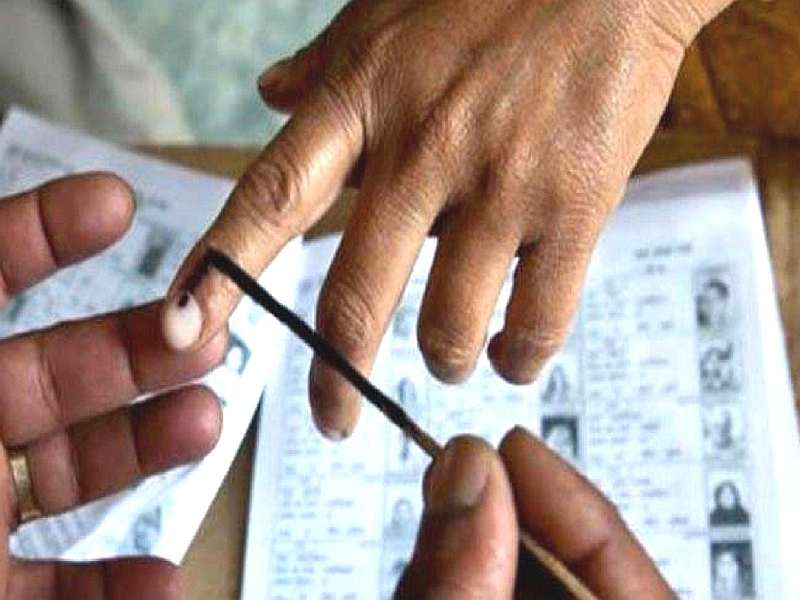 Maharashtra Election 2019: Going to Vote? A list of alternative documents for voter Identity Card | Maharashtra Election 2019 : मतदानासाठी जाताय? मग 'या' आवश्यक गोष्टी विसरू नका!