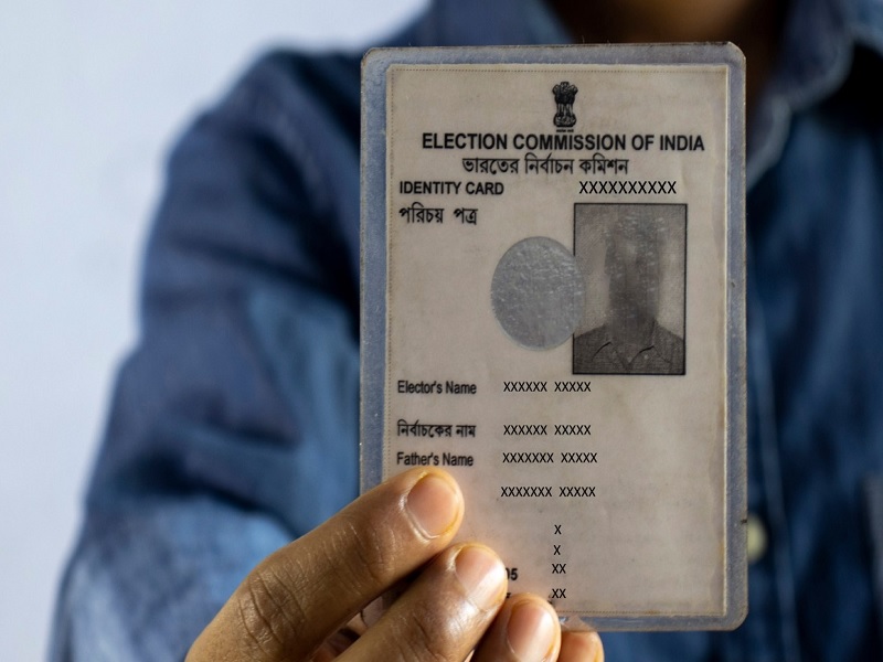 In Pune district, 1.42 lakh people's photos are the same in the voter list | अबब! पुणे जिल्ह्यात मतदार यादीत १.४२ लाख जणांचे फोटो सारखेच