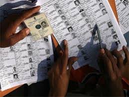 Demand for inquiry of voter ID card | मतदार ओळखपत्रप्रकरणी चौकशीची मागणी
