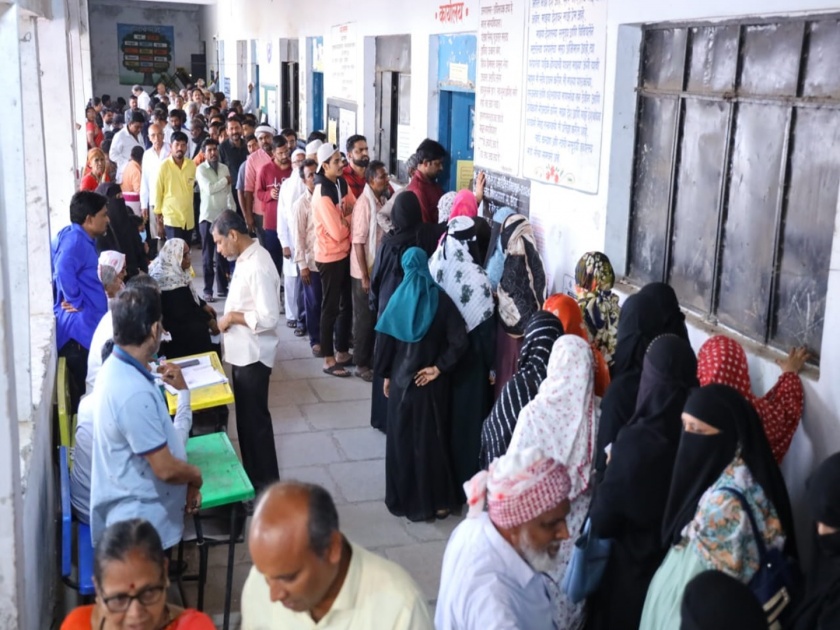 Queues to vote in Nanded; 32.93 percent polling till 1 pm | नांदेडमध्ये मतदानासाठी रांगा; दुपारी एक वाजेपर्यंत ३२.९३ टक्के मतदान