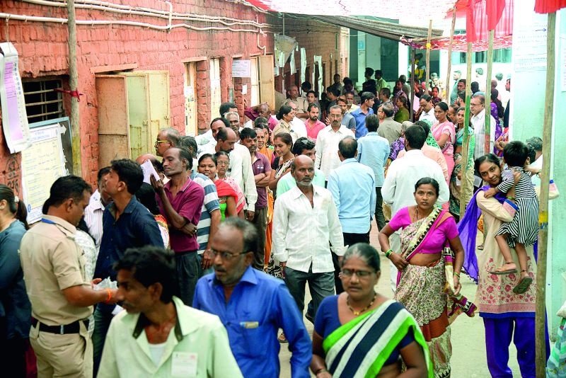 Maharashtra Assembly Election 2019: 58.03% voting in Nagpur district | Maharashtra Assembly Election 2019 : नागपूर जिल्ह्यात ५८.३ टक्के मतदान