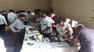 Polling for 652 gram panchayats in the district today, staff left | जिल्ह्यातील ६५२ ग्रामपंचायतींसाठी उद्या मतदान, कर्मचारी रवाना