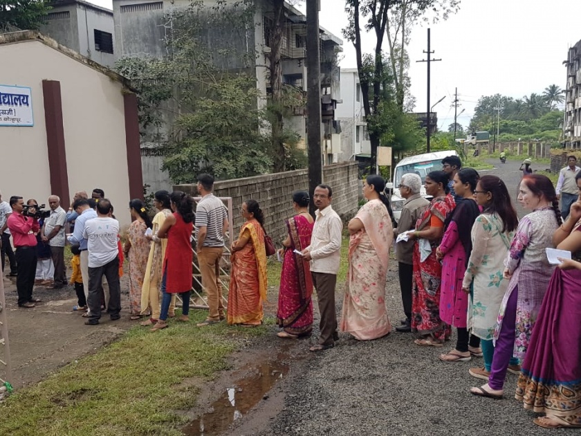 Voting starts in Kolhapur, 10% voting till 8am | Maharashtra Election 2019 : कोल्हापुरात उत्साहाने मतदानास प्रारंभ, ११ वाजेपर्यंत २0 टक्के मतदान