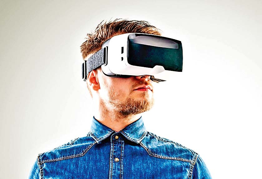VR - The opportunity to create a virtual world | VR - आभासी जग घडवण्याची संधी