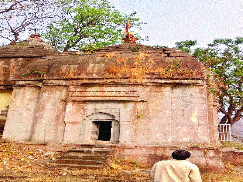 The demise of Parasurama temple, archaeological department demanded attention | परशुरामाच्या मंदिराची पडझड, पुरातत्त्व विभागाने लक्ष देण्याची मागणी