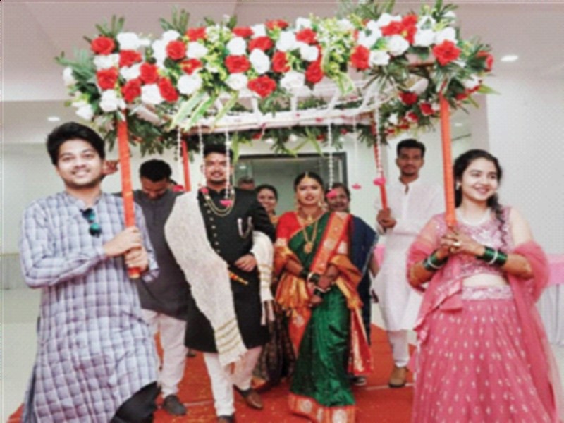 Only 18 people at the wedding of the daughter of a retired chief minister | निवृत्त मुख्याधिकाऱ्यांच्या मुलीच्या लग्नात फक्त १८ माणसे