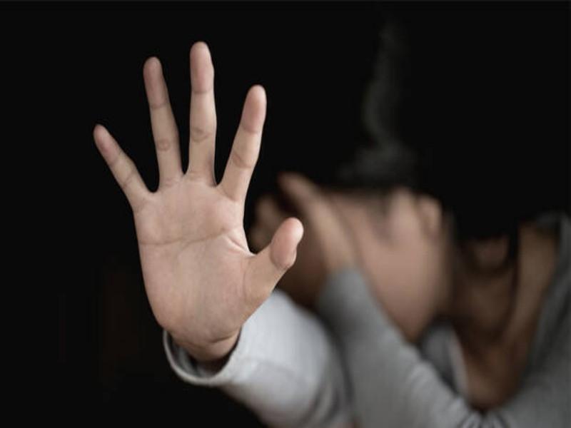 A young woman was raped in a hotel | हॉटेलमध्ये तरुणीला मद्य पाजून अत्याचार