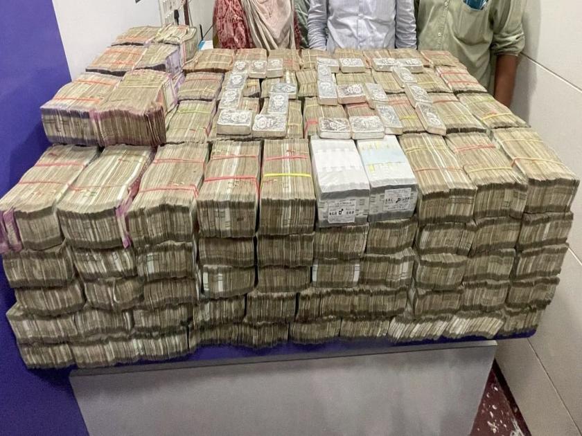 GST Department raid in Mumbai's Zaveri Bazaar, 10 crores notes and silver bricks found | GST Department Raid: मुंबईच्या झवेरी बाजारात जीएसटीचा छापा, घबाड सापडले, नोटा आणि चांदीच्या विटा