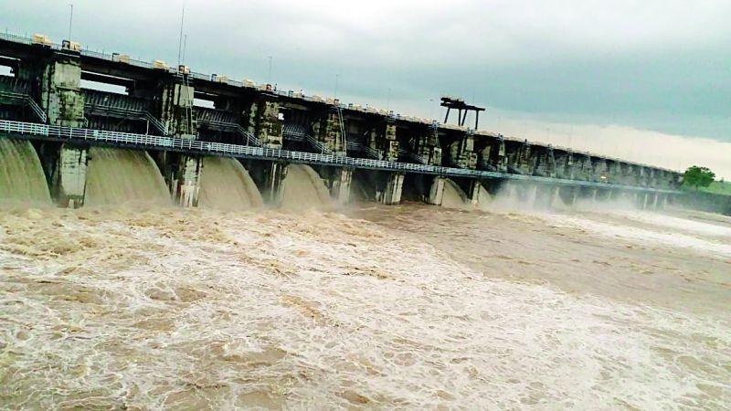 Gate opened in Nand-Wadgaon dam in Nagpur district | नागपूर जिल्ह्यातील  नांद-वडगाव धरणातील गेट उघडले