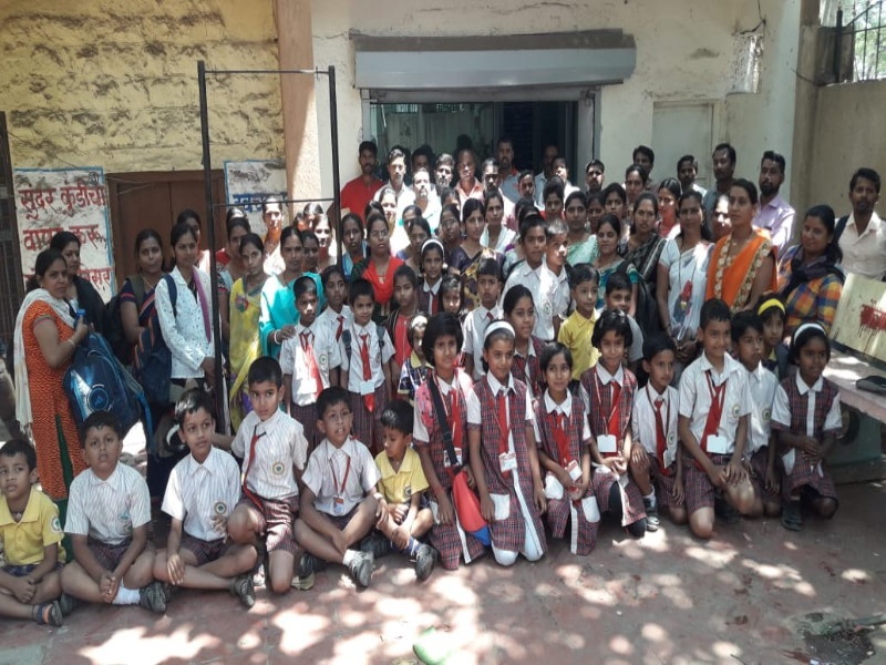 School fees doubled in Wadgaon Maval, parents are angry | वडगाव मावळमध्ये शाळेची फी दुप्पट, पालक संतप्त 