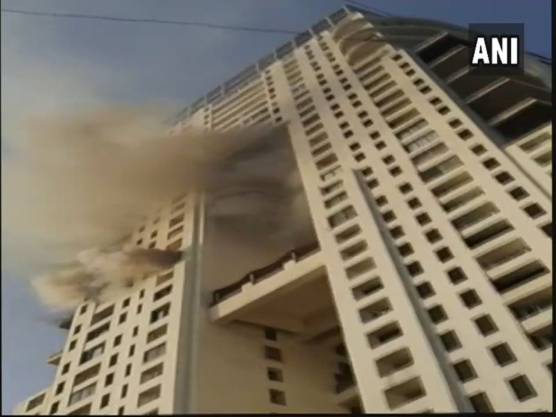 Fire on the 17th and 18th floor of 31st floor building in Wakeshwar | वाळकेश्वरमध्ये 31 मजली इमारतीच्या 17 आणि 18 व्या मजल्याला आग