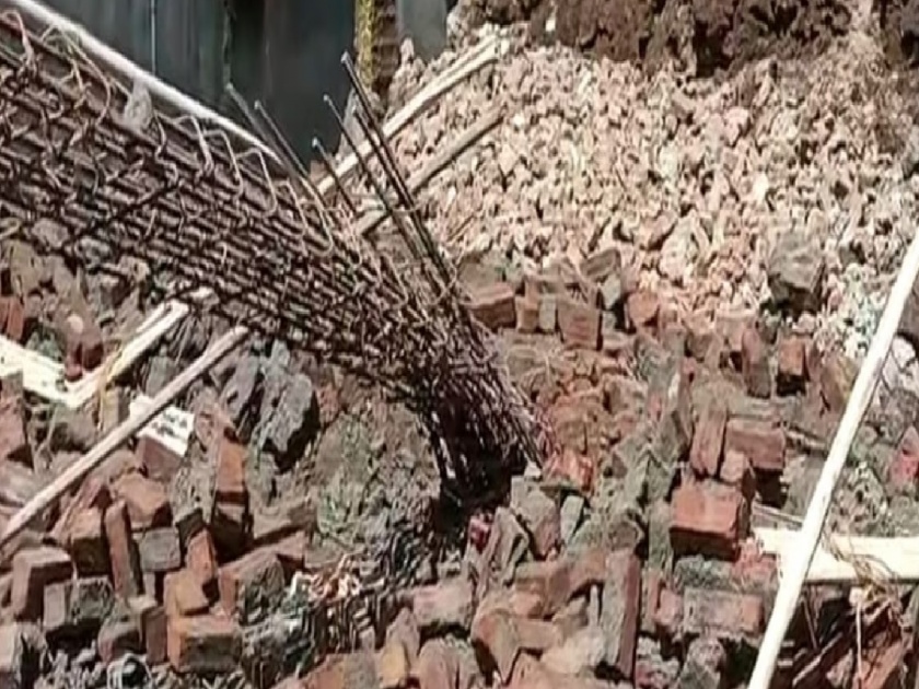 A construction worker died after a wall collapsed on him in Miraj, Two people were seriously injured | Sangli: मिरजेत अंगावर भिंत कोसळून बांधकाम कामगाराचा मृत्यू, दोघे जण गंभीर जखमी