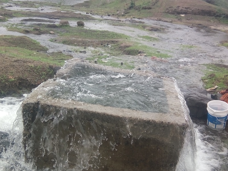 The waters of Wambori Chari reached Lohsar | वांबोरी चारीचे पाणी लोहसरपर्यंत पोहोचले