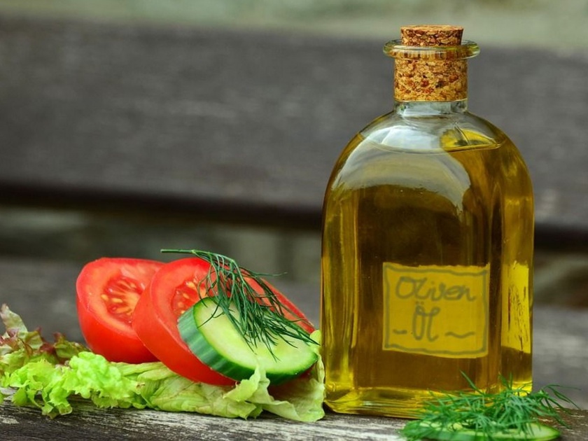 Warm olive oil beneficial or harmful? know the facts | ऑलिव्ह ऑइलमध्ये तळलेले पदार्थ आरोग्यासाठी फायदेशीर की नुकसानकारक?