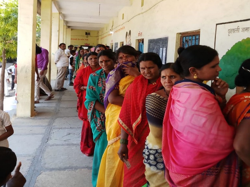 good Response to voting in the election of the village panchayat in Washim district | वाशिम जिल्ह्यात ग्रामपंचायत निवडणूकीतील मतदानास प्रतिसाद!