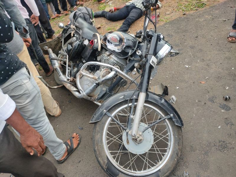 Two-wheeler collision on the way from Karanja to Manora; Snake friend killed at Murtijapur | कारंजा ते मानोरा मार्गावर दुचाकींची धडक; मुर्तीजापूर येथील सर्पमित्र ठार
