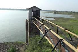 Low water storage in 25 Dam's in Washim district | वाशिम जिल्ह्यातील २५ प्रकल्पांनी तळ गाठला