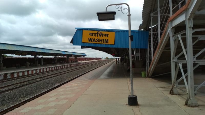 Two trains via Washim; Comfort to the passengers | वाशिममार्गे दोन रेल्वे गाड्या; प्रवाशांना दिलासा