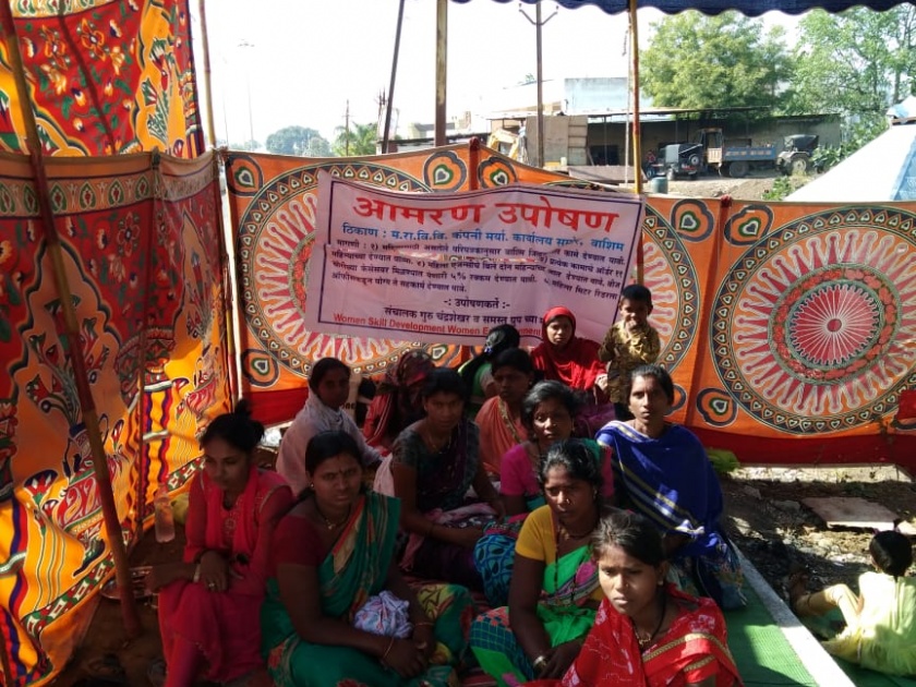 Women agitation for getting meter reading work | मीटर रिडींग, बील वाटपाचे काम मिळण्यासाठी महिलांचा ‘एल्गार’