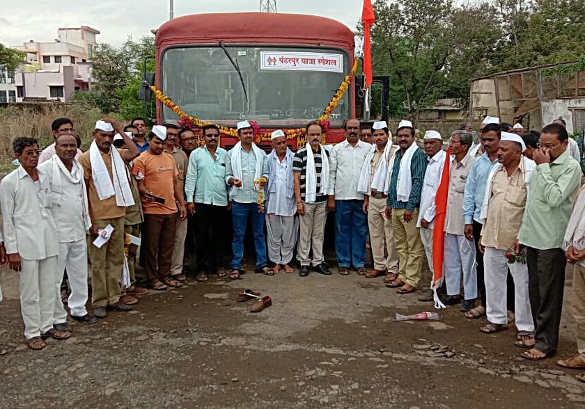 First bus departs from Washim for Pandharpur Yatra | पंढरपूर यात्रेसाठी वाशिम आगारातून पहिली बस रवाना