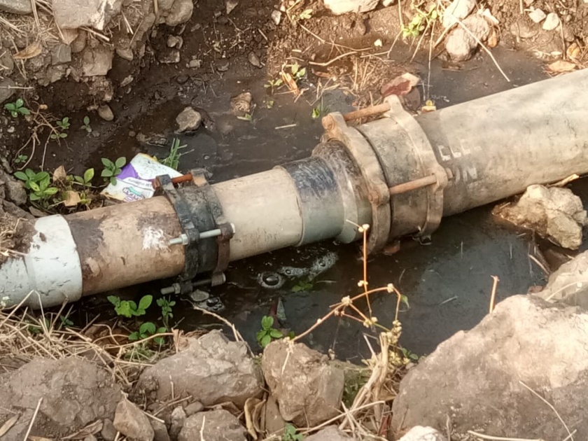 Water wastage of Sonal project; Water supply system leakage water! | सोनल प्रकल्पातील पाण्याचा अपव्यय; पाणीपुरवठा योजनेच्या वाहिनीतून पाण्याची गळती!