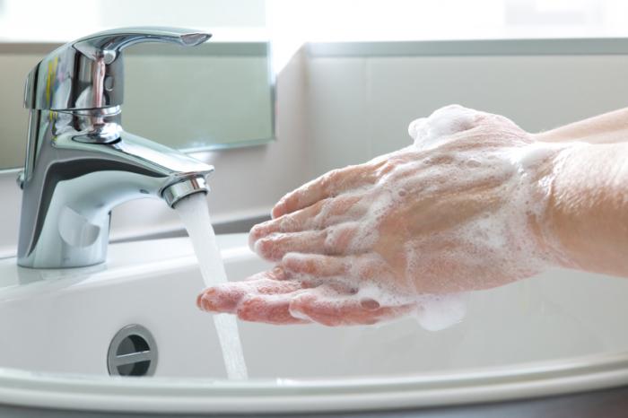 triclosan may cause cancer | टूथपेस्ट आणि साबणामुळे होऊ शकतो कॅन्सर - रिसर्च