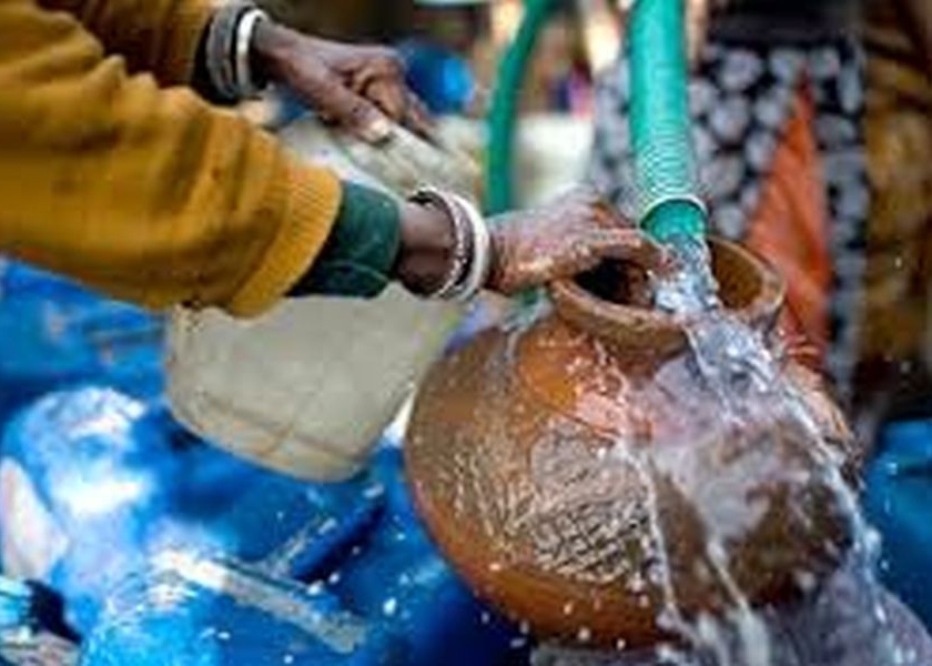 Beed postponed water supply for two days | बीड शहराचा पाणीपुरवठा दोन दिवस पुढे ढकलला