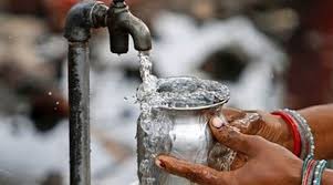 Sewri thirsty west; Only six handles get water | शिवडी पश्चिम तहानलेली; अवघे सहा हंडे मिळते पाणी